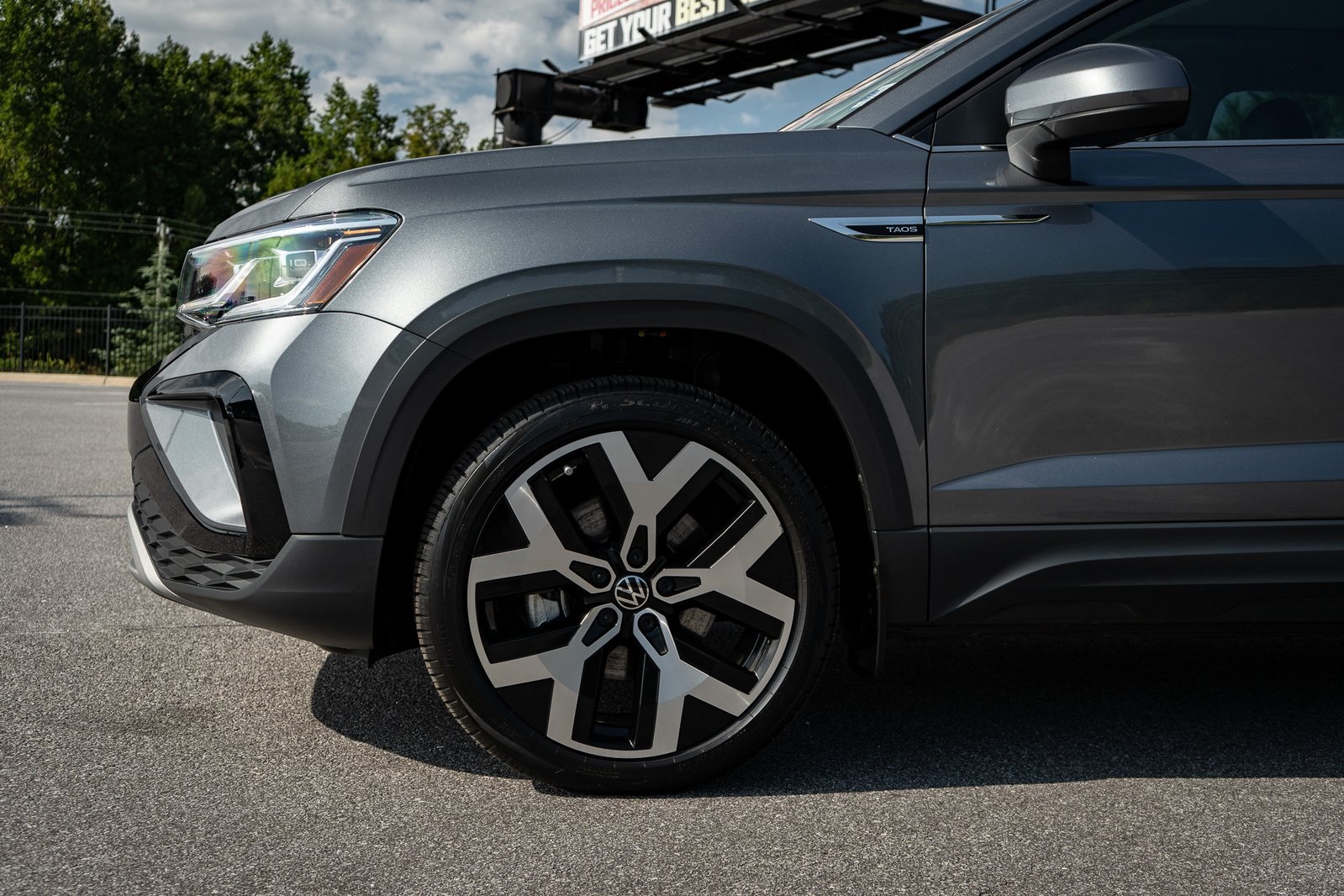 2023 Volkswagen Taos SEL photo 4