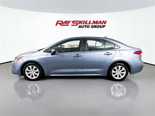 2023 Toyota Corolla LE photo 2