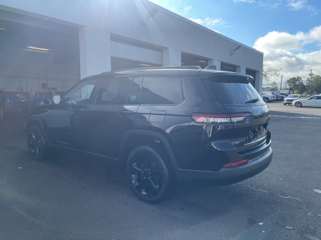 2023 Jeep Grand Cherokee Limited photo 3