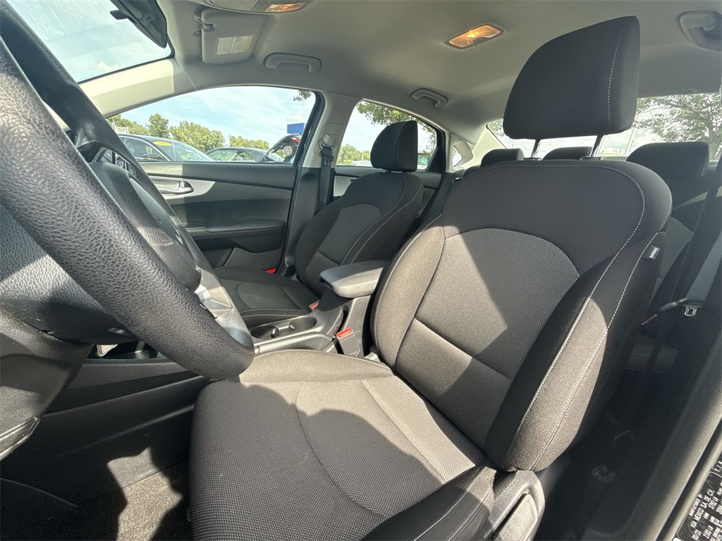 2023 Kia Forte LXS photo 13