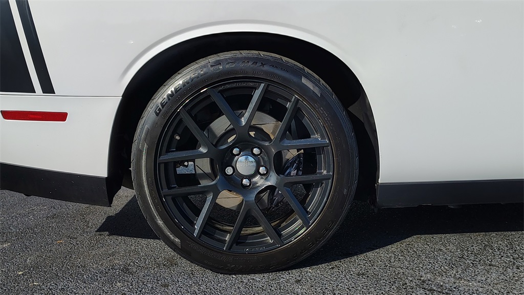 2015 Dodge Challenger R/T Scat Pack photo 27