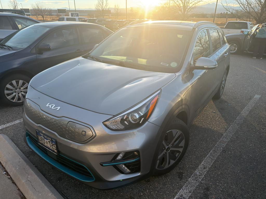 2022 Kia Niro EX Premium's photo