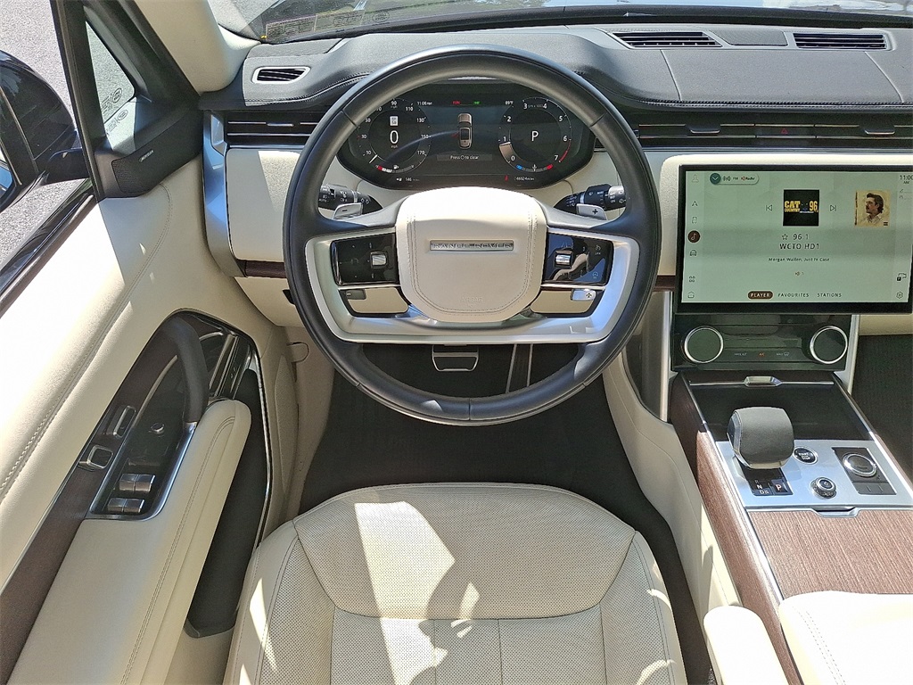 2023 Land Rover Range Rover SE photo 8