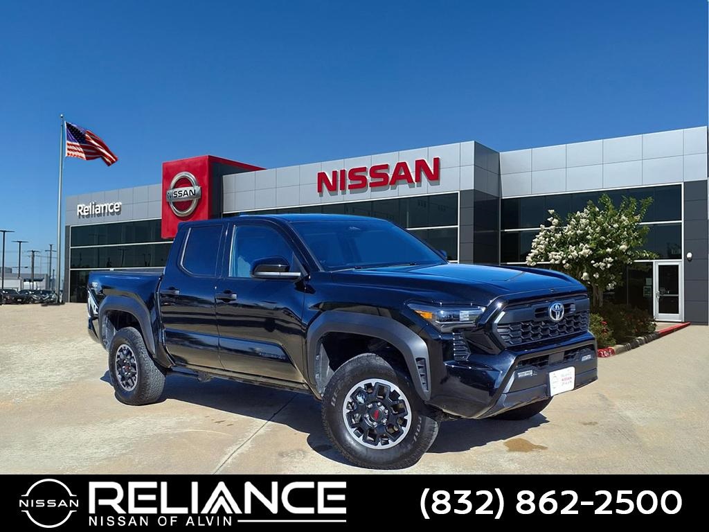 2025 Toyota Tacoma SR5's photo