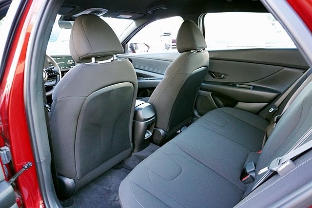 Used 2025 Red Hyundai SEL Sport image 15