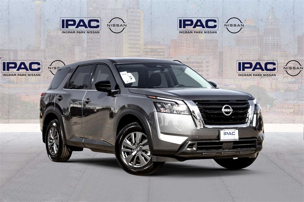 2025 Nissan Pathfinder S's photo