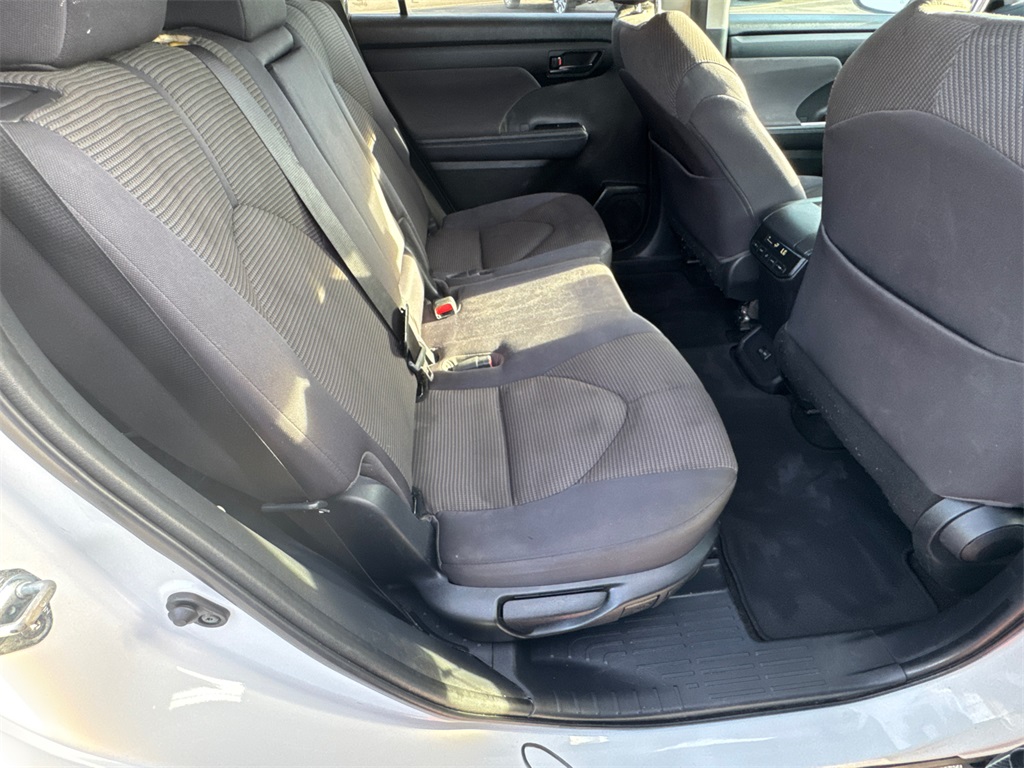 2023 Toyota Highlander L photo 14