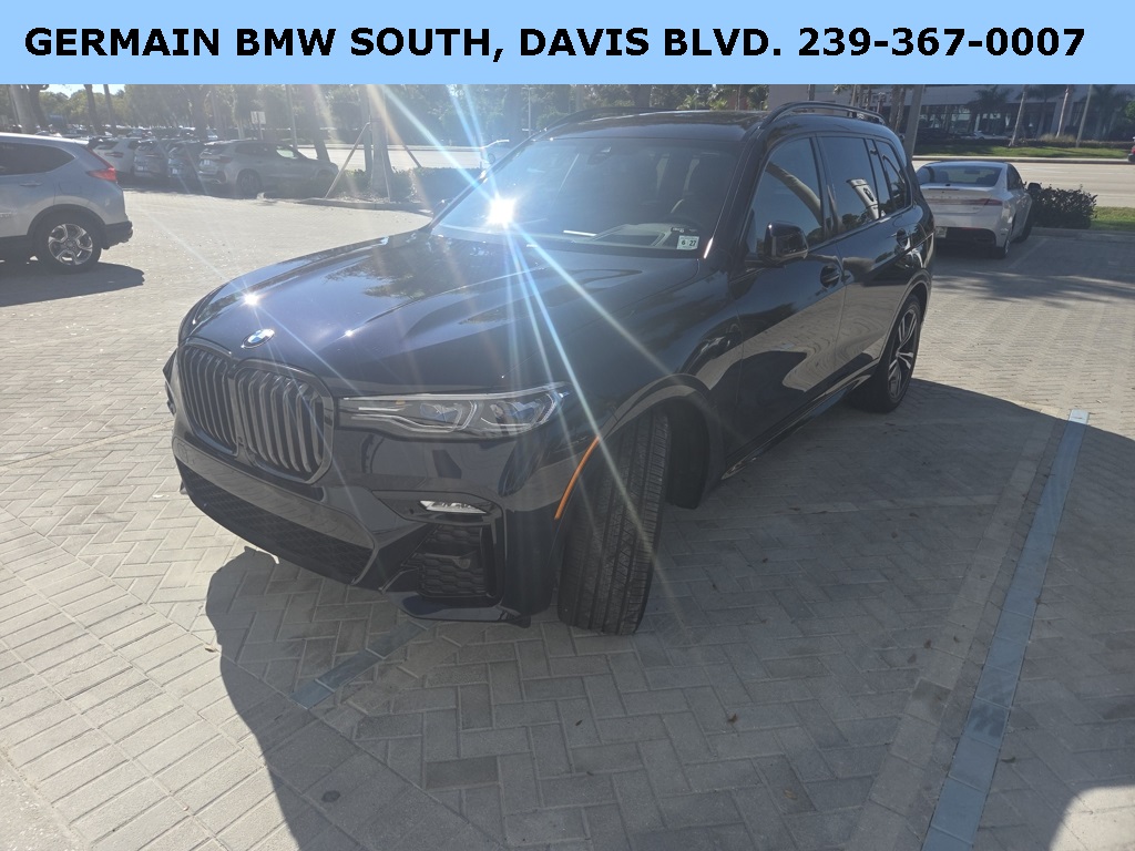 2022 BMW X7 M50i's photo