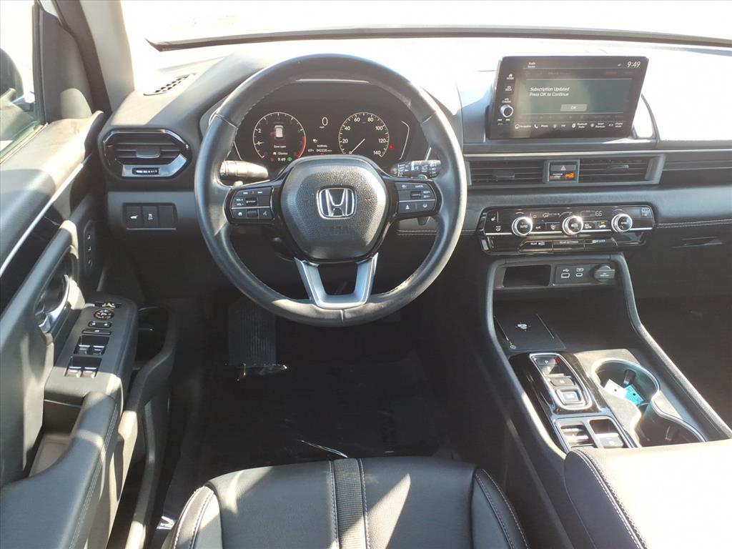2023 Honda Pilot Touring photo 2