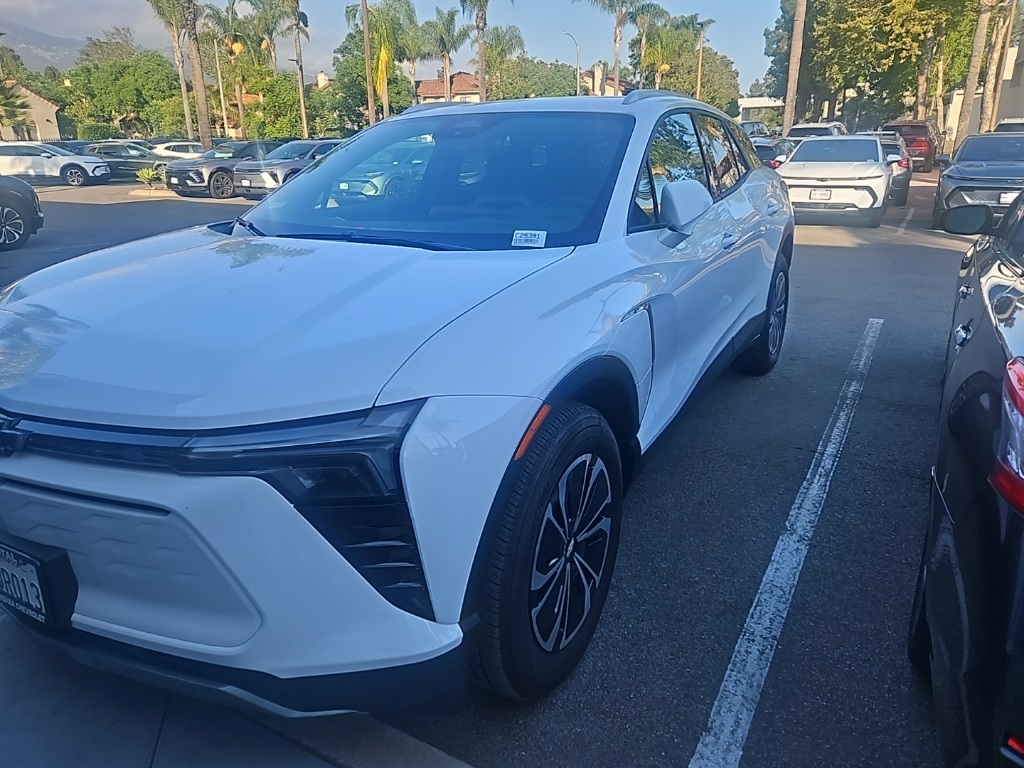 2025 Chevrolet Blazer EV photo 2