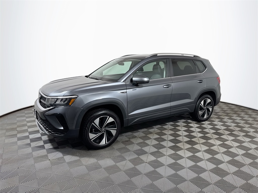 2023 Volkswagen Taos SE photo 2