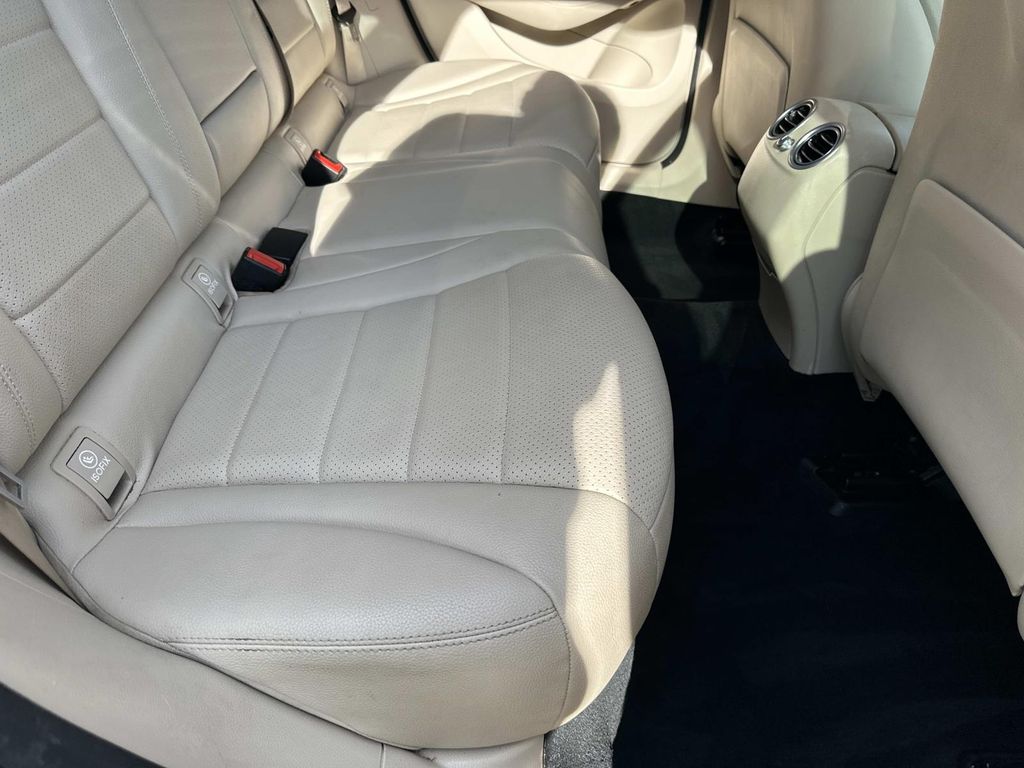 2022 Mercedes Benz GLC 300 4MATIC photo 24