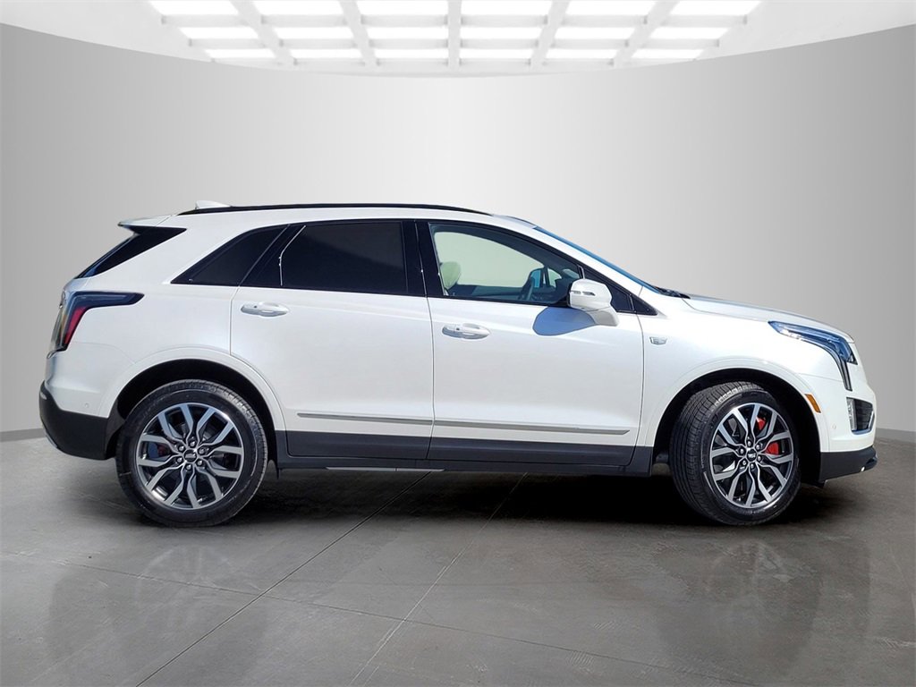 2025 Cadillac XT5 Sport photo 3