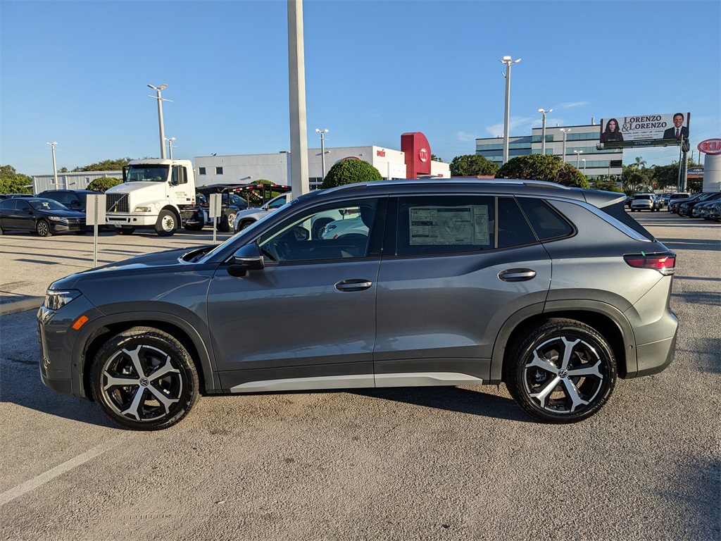 2025 Volkswagen Tiguan SE photo 3