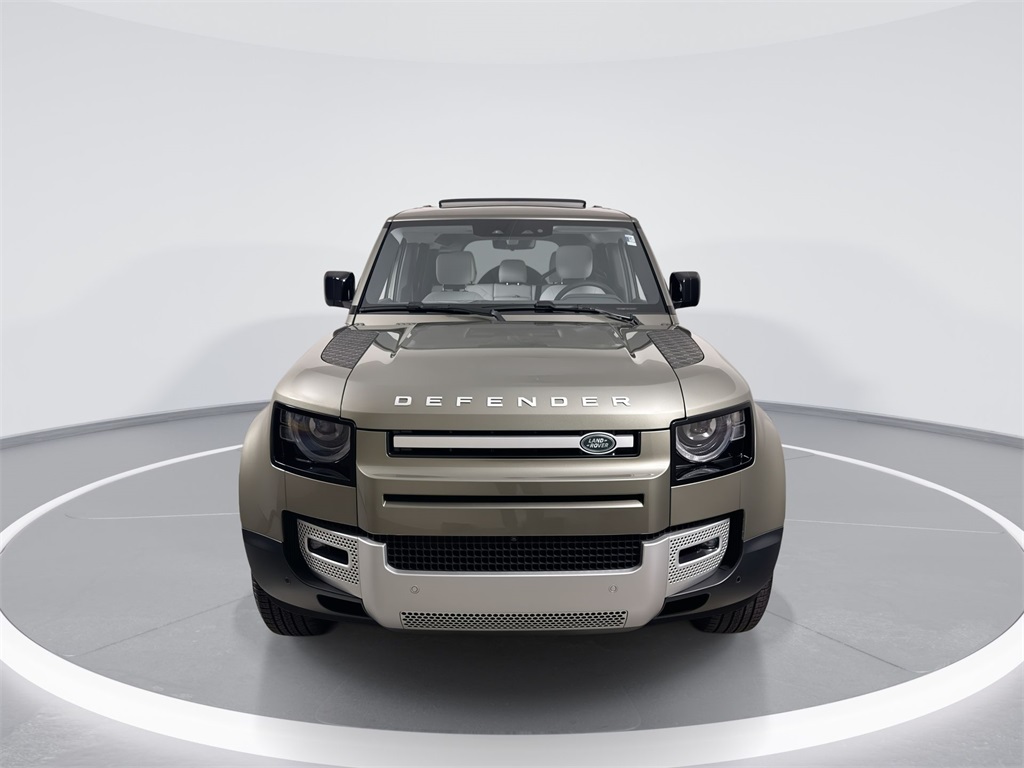 2025 Land Rover Defender 110 S photo 3