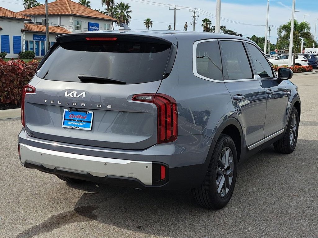 2024 Kia Telluride LX photo 3