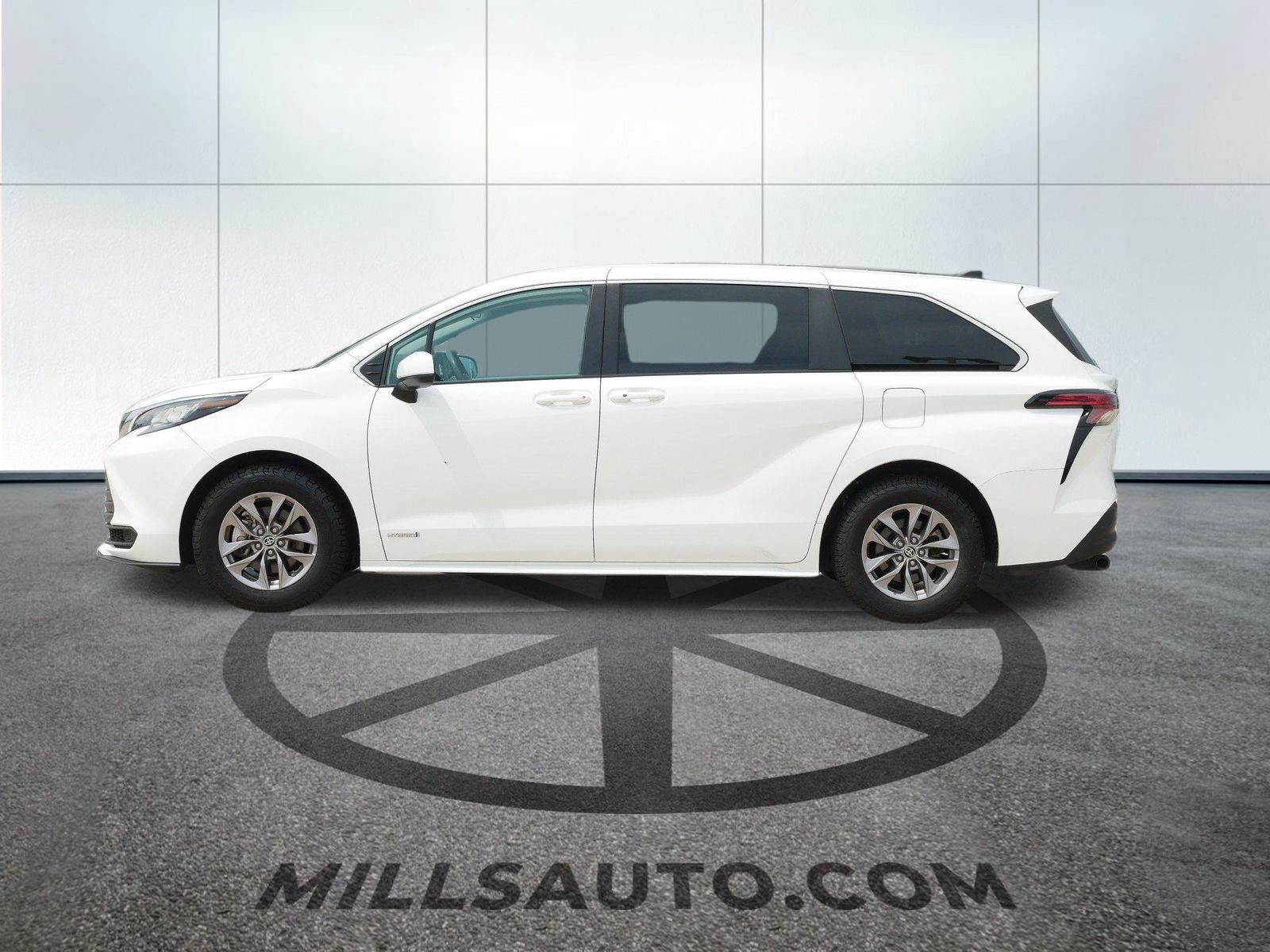 Used 2021 Toyota Sienna LE with VIN 5TDKRKEC1MS045321 for sale in Willmar, Minnesota