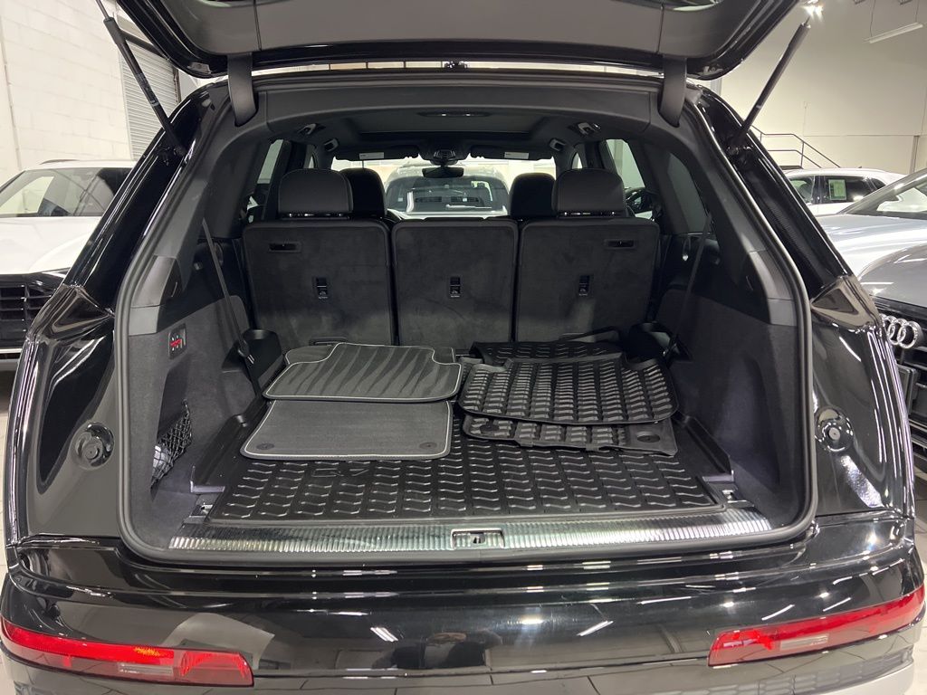 2025 Audi Q7 55 Premium photo 4
