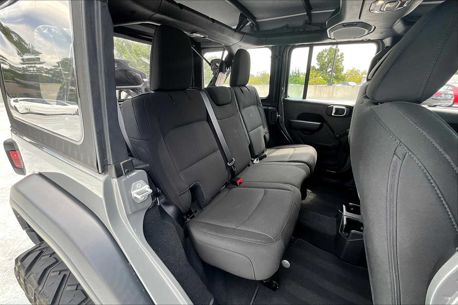 2021 Jeep Wrangler Unlimited Sport photo 18
