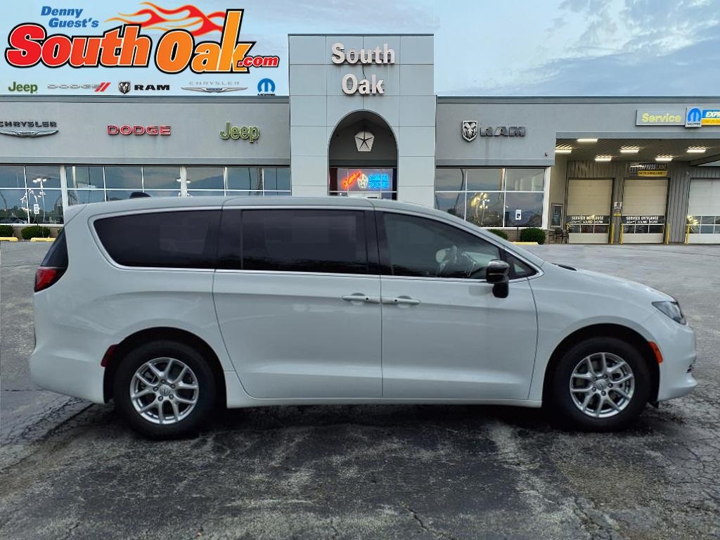 2026 Chrysler Voyager LX photo 2