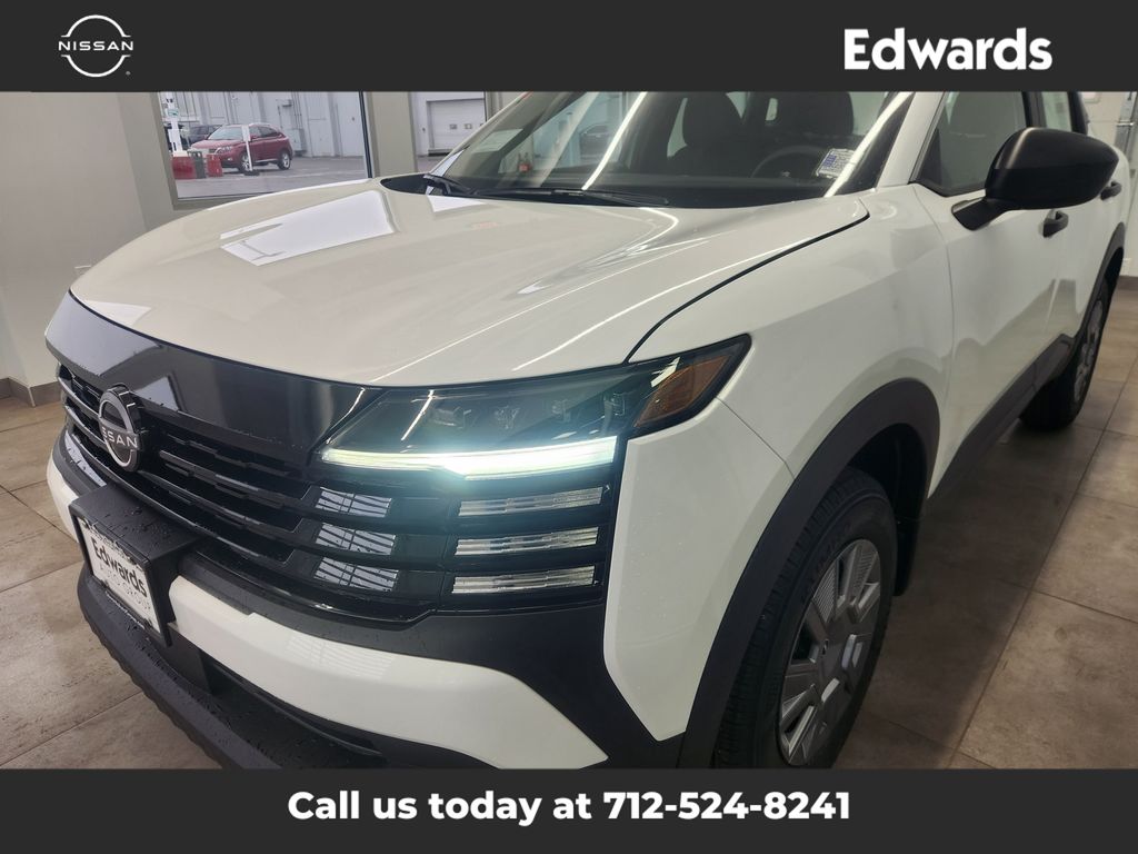 2026 Nissan Kicks S photo 4