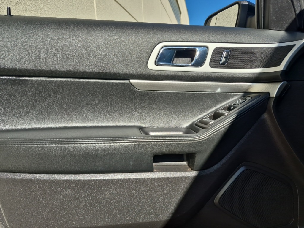 2015 Ford Explorer XLT photo 14