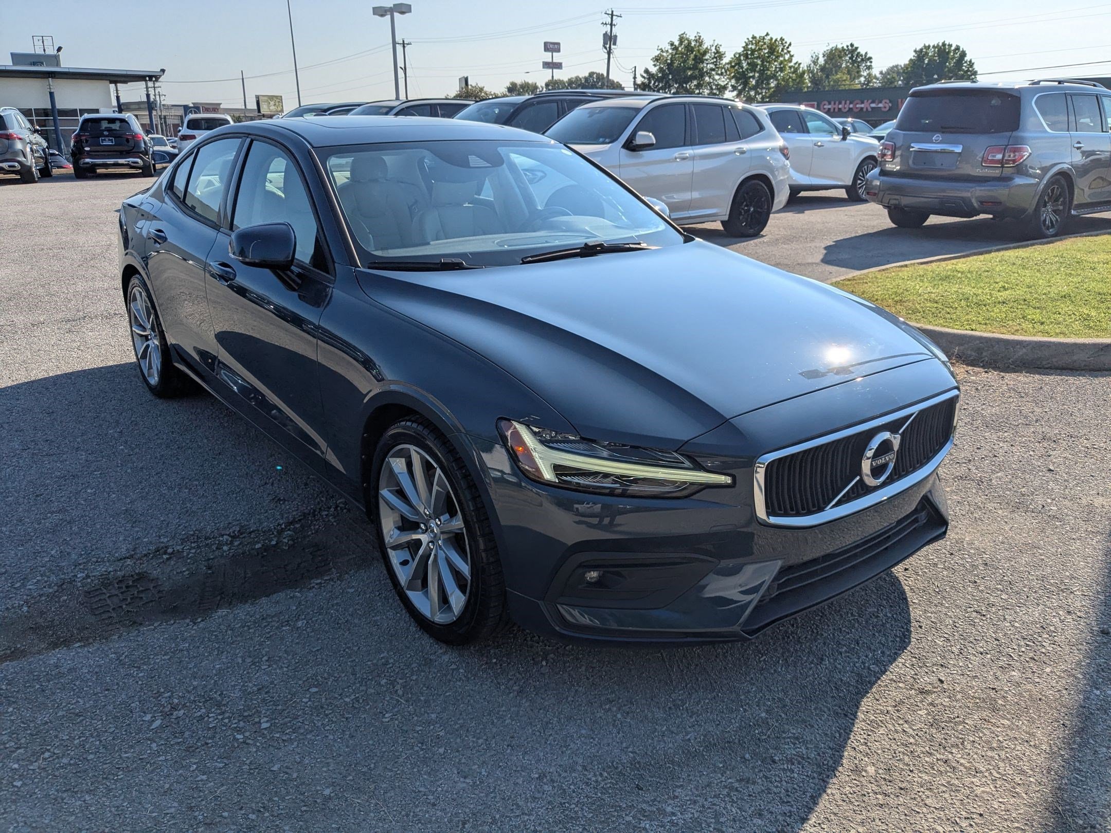 2021 Volvo S60 Momentum photo 3