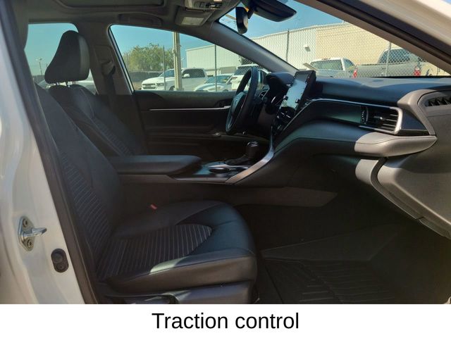 2022 Toyota Camry SE photo 8
