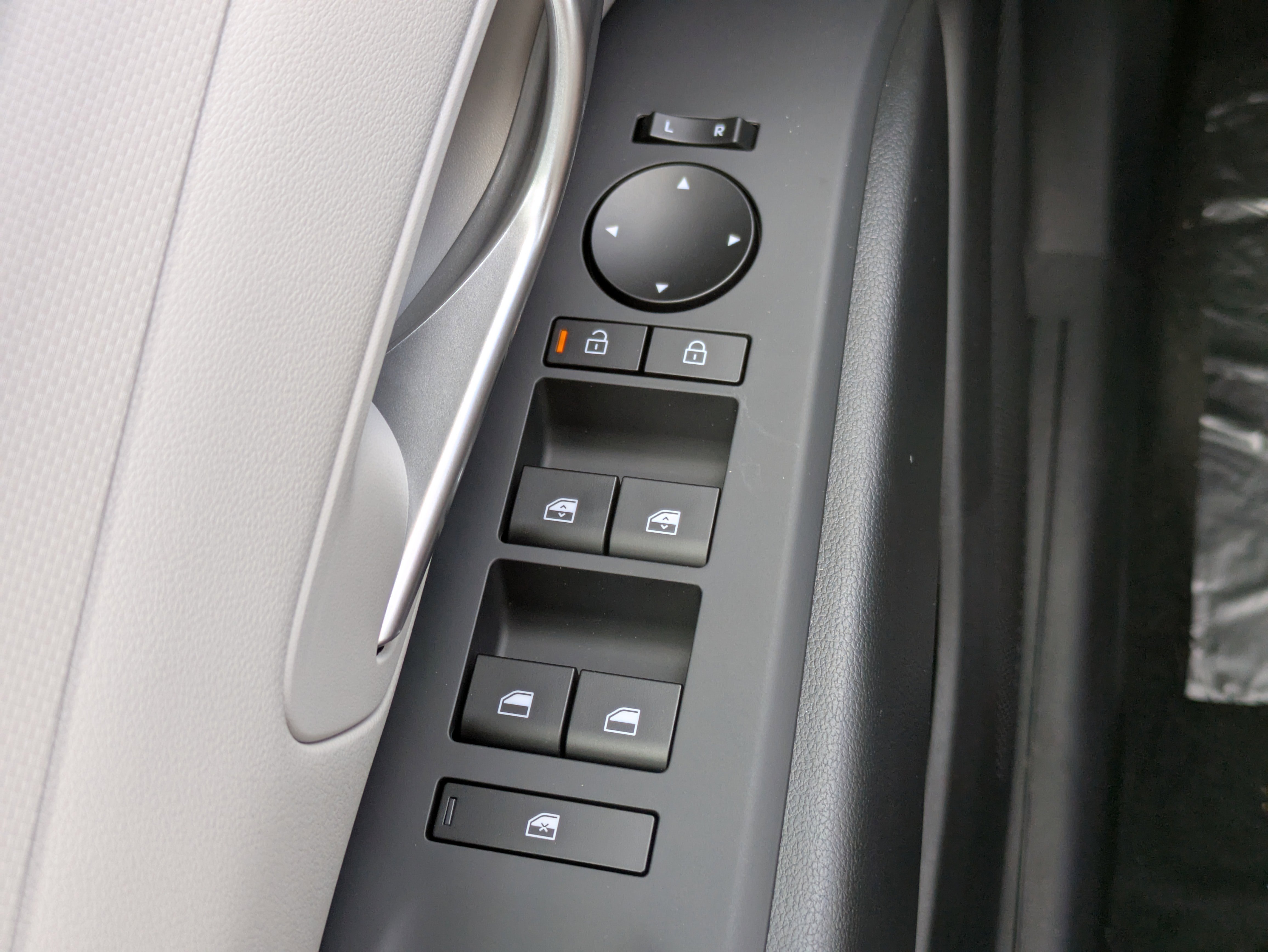 2026 Hyundai Tucson SEL photo 2