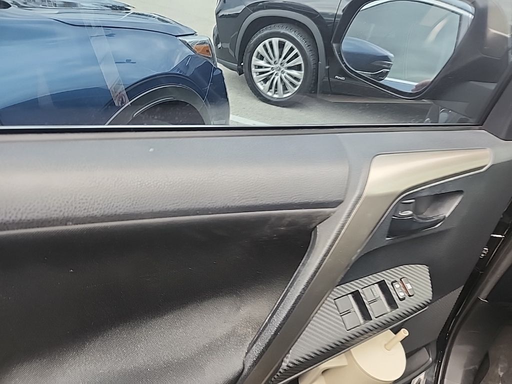 2013 Toyota RAV4 XLE photo 12