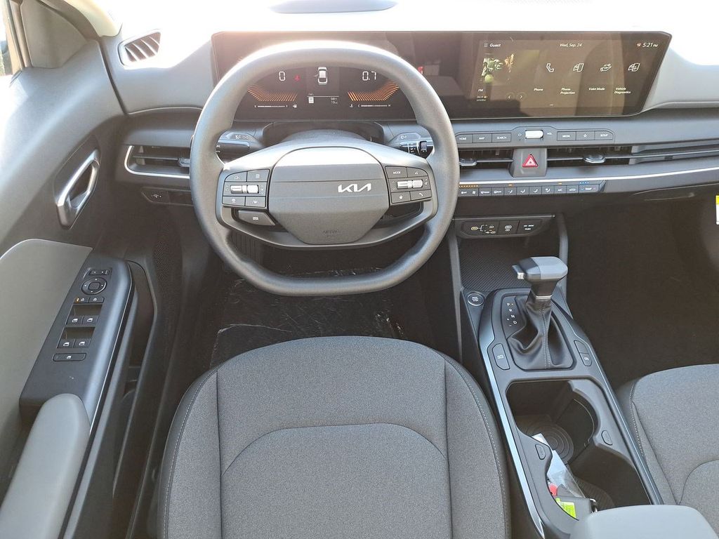2025 Kia K4 LXS photo 15