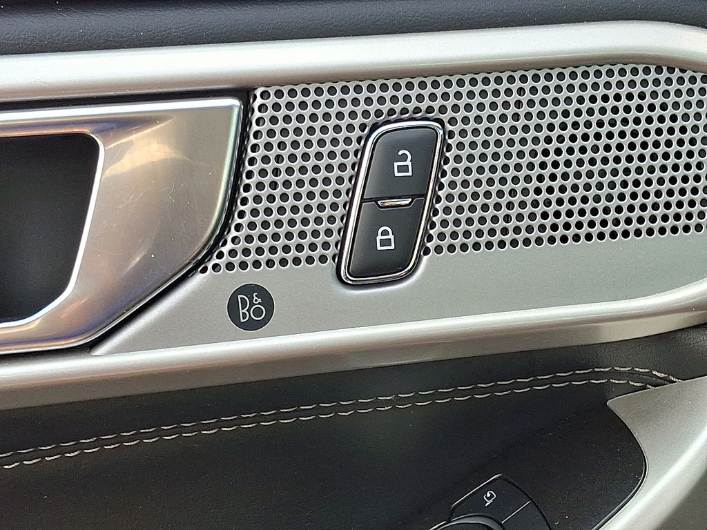 2022 Ford Explorer XLT photo 25