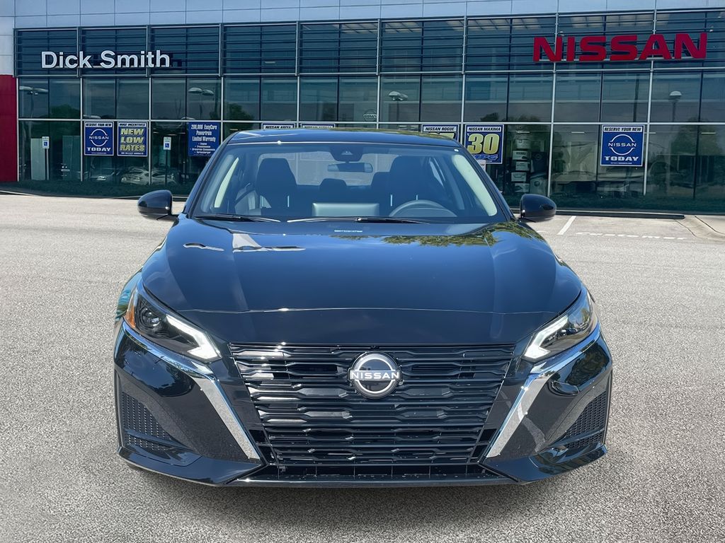 2025 Nissan Altima SL photo 2