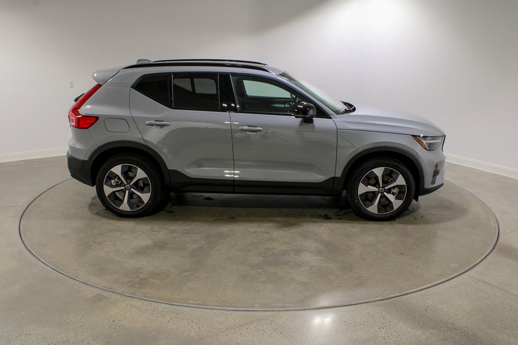2025 Volvo XC40 Plus photo 7