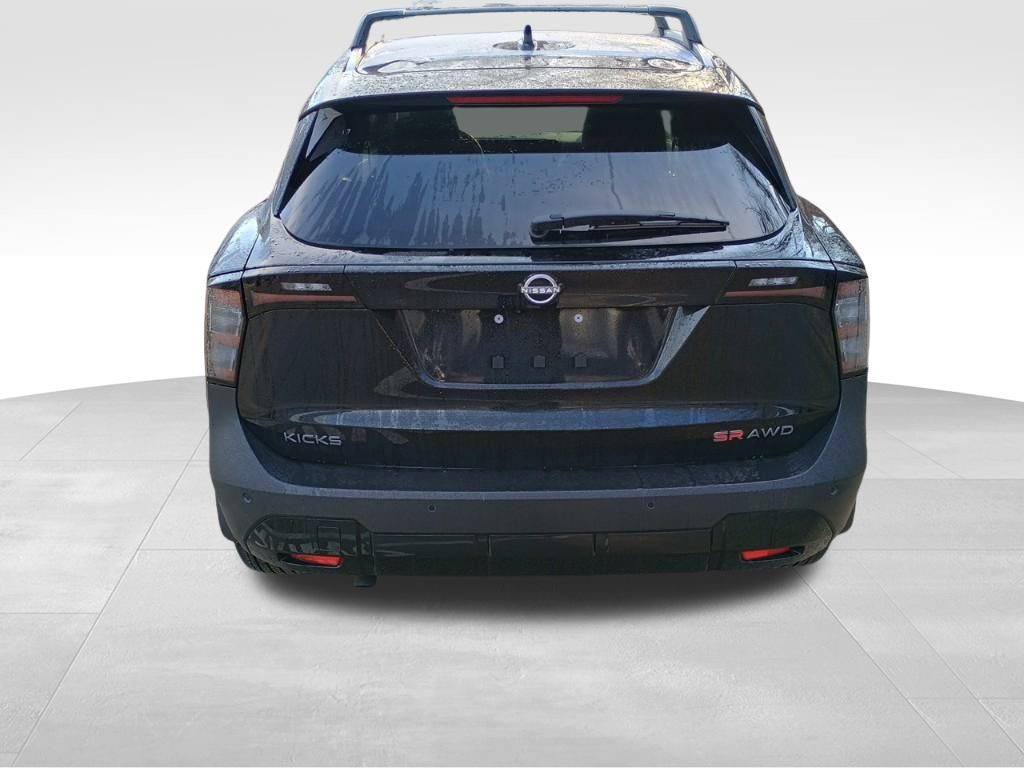 2025 Nissan Kicks SR photo 2