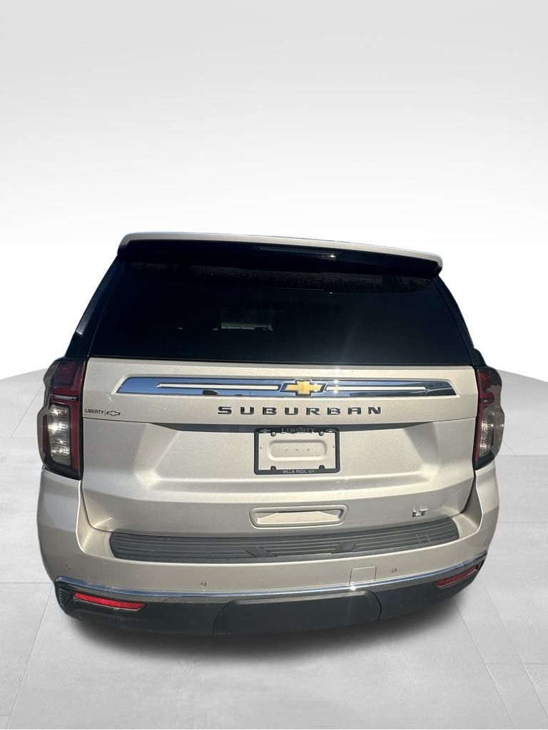 2022 Chevrolet Suburban LT photo 3