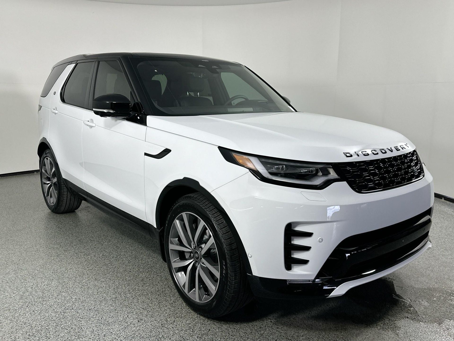 2025 Land Rover Discovery SE photo 3