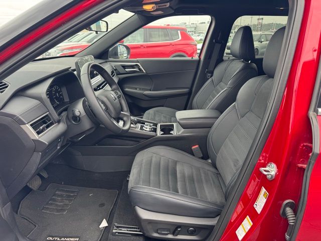 2024 Mitsubishi Outlander photo 17