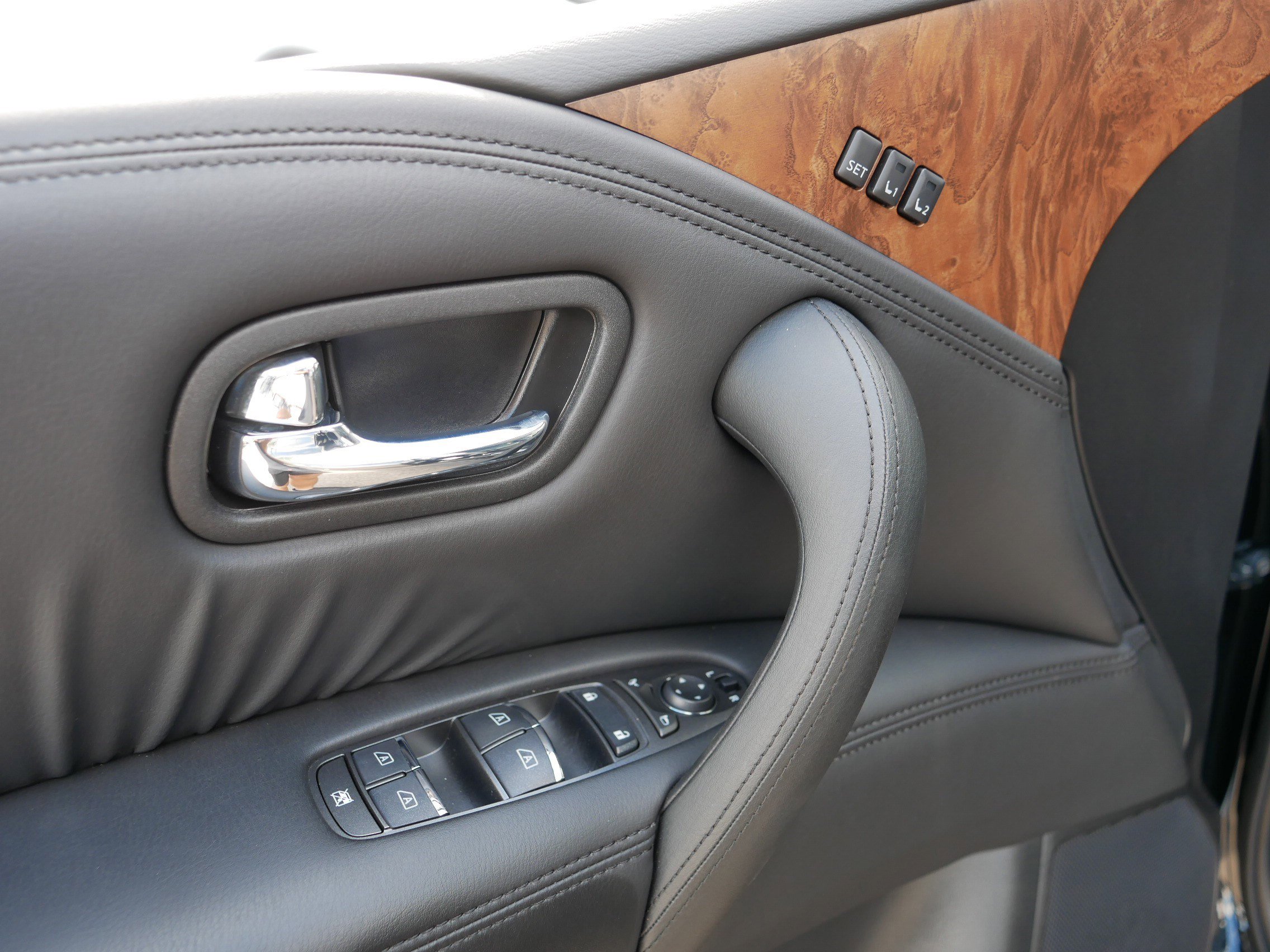 2024 Nissan Armada SL photo 19