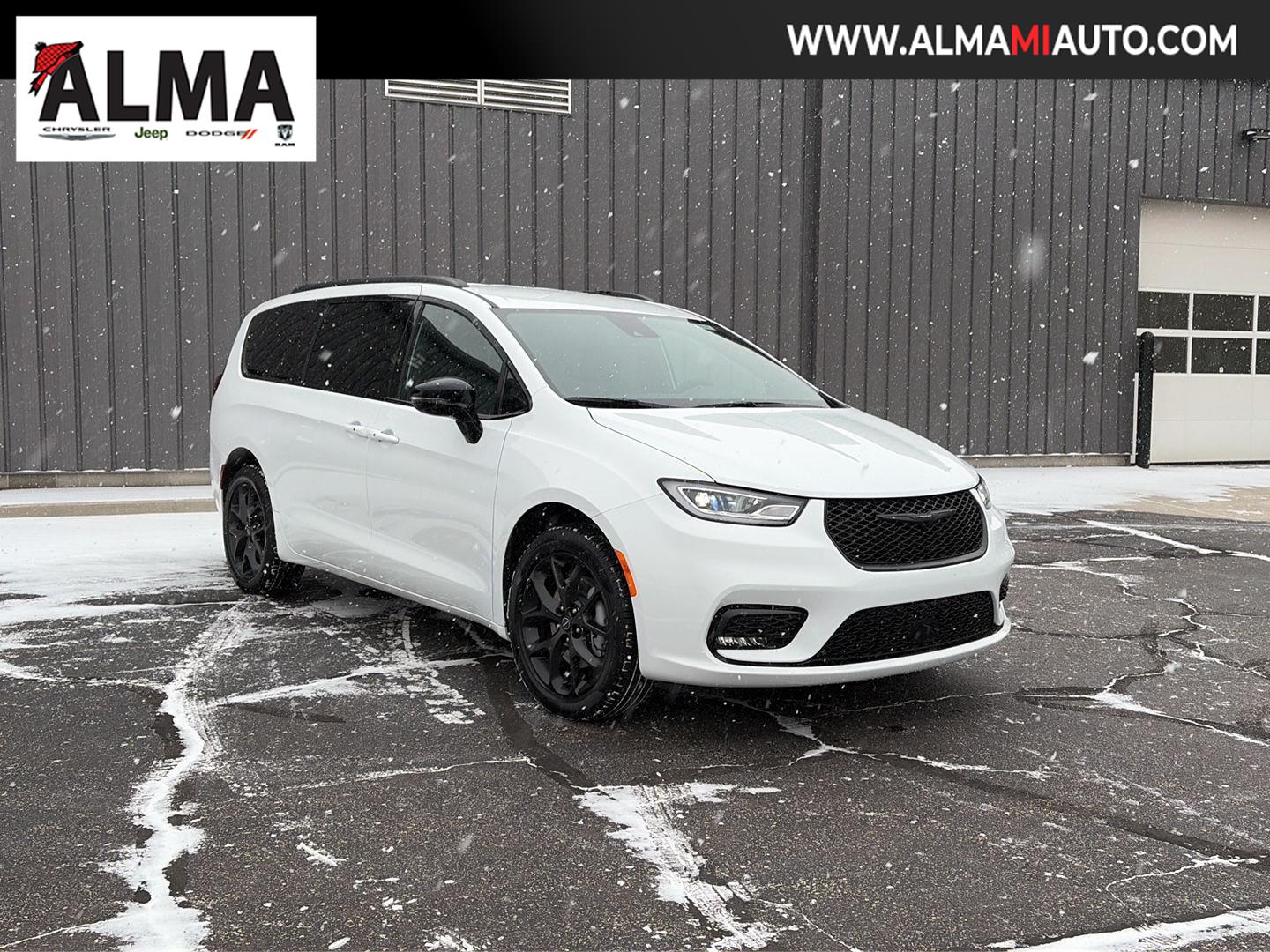 2026 Chrysler Pacifica Select's photo