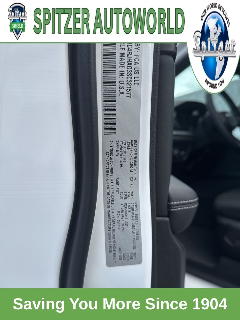 2025 Jeep Grand Cherokee Laredo photo 4