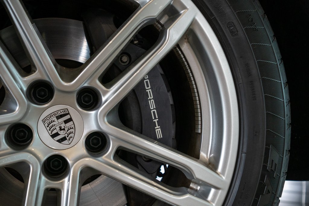 2025 Porsche Macan Base photo 12