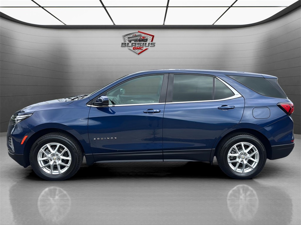 2022 Chevrolet Equinox LT photo 2