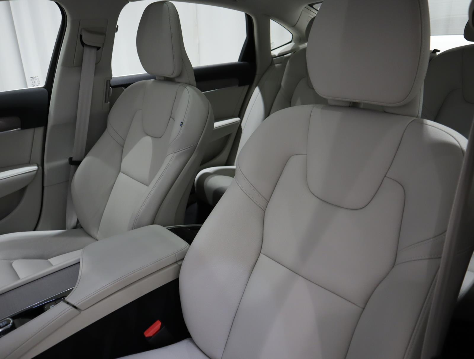 2025 Volvo S90 Plus photo 20