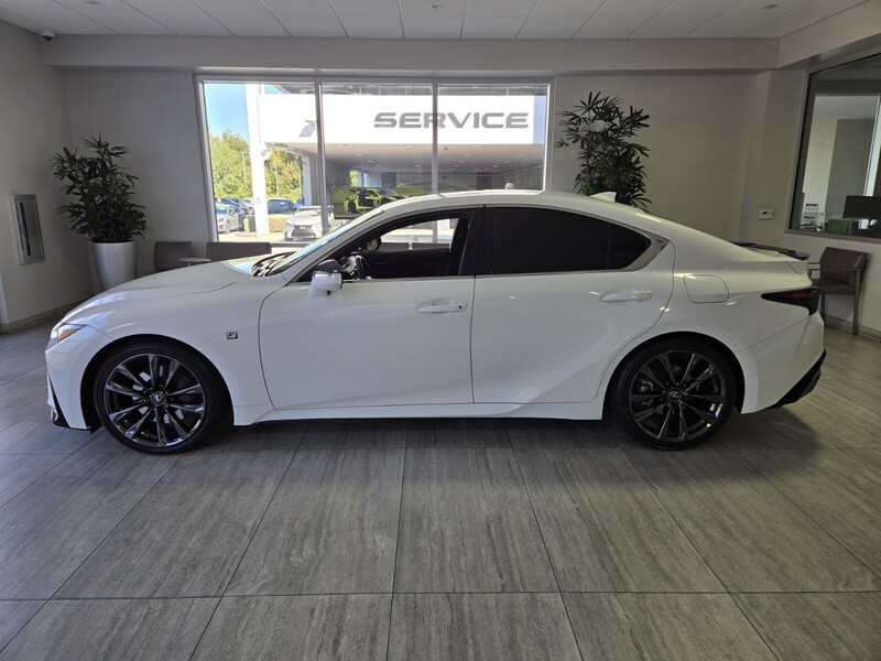 2023 Lexus IS 350 F SPORT photo 2