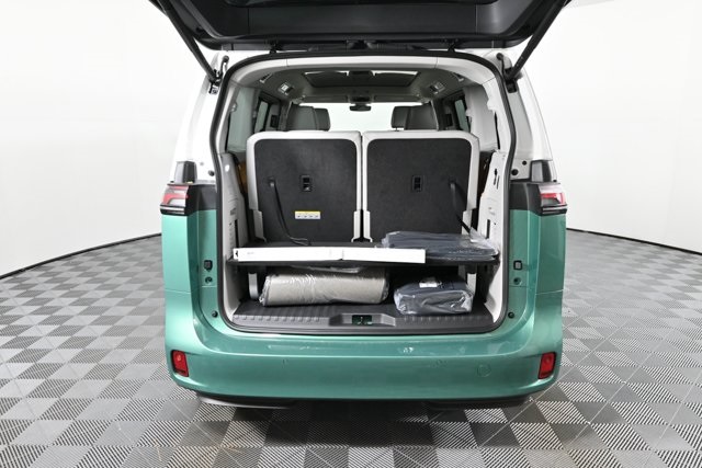 2025 Volkswagen ID. Buzz Pro Plus photo 11