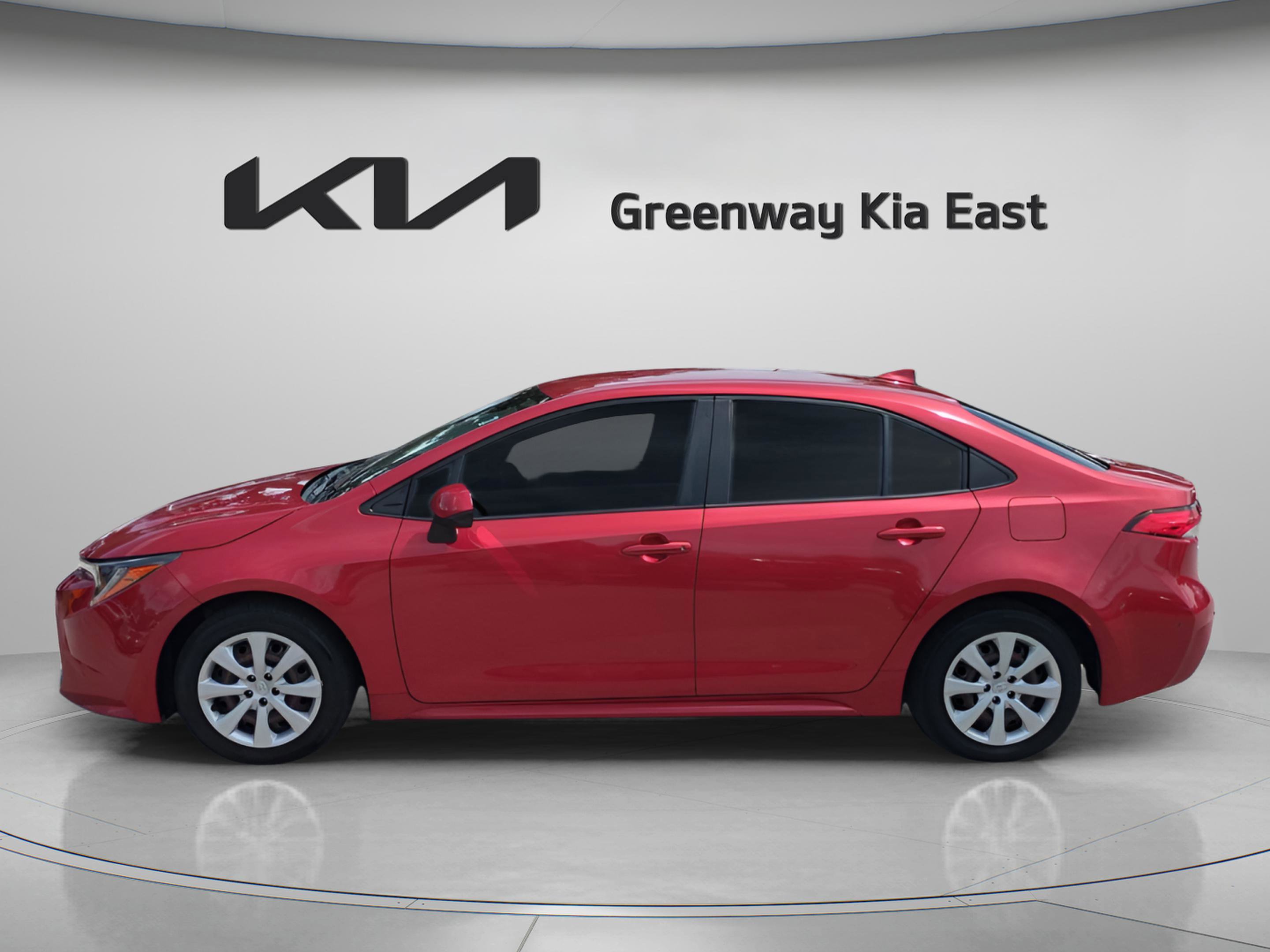 2021 Toyota Corolla LE photo 4