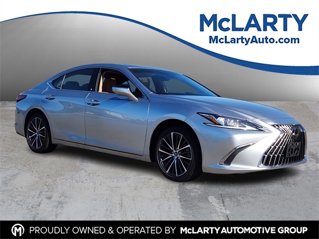 2022 Lexus ES 350's photo