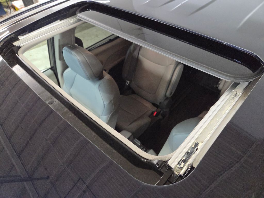 2024 Toyota Sienna XLE photo 27
