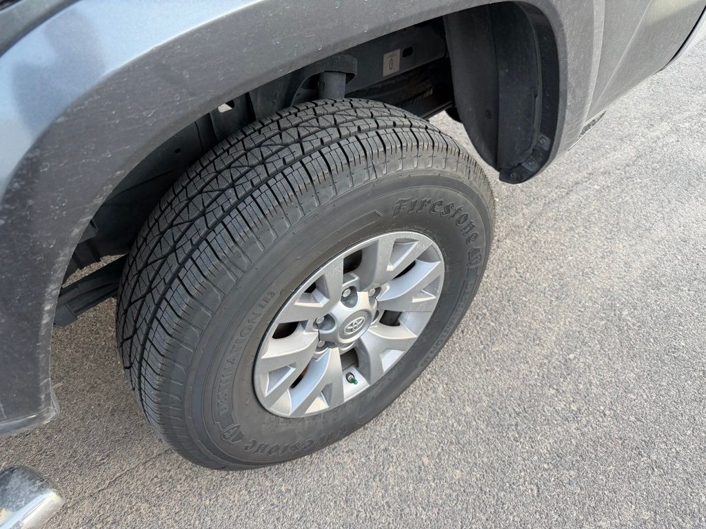 2019 Toyota Tacoma SR5 photo 12
